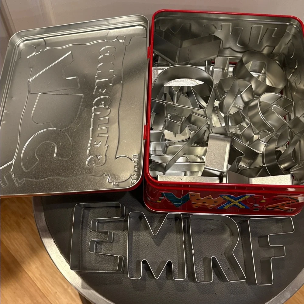 Like New Williams Sonoma ABC Cookie Cutters Set 3